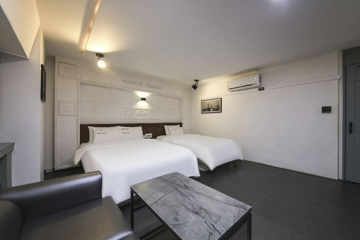 Room 15 of 27