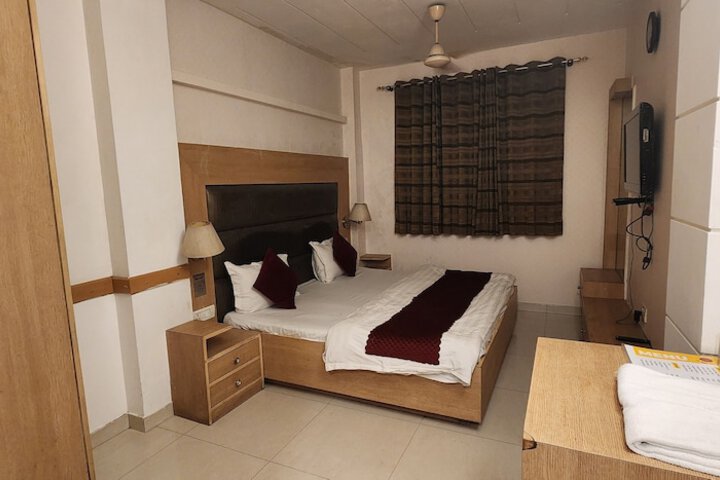 Room 18 of 48
