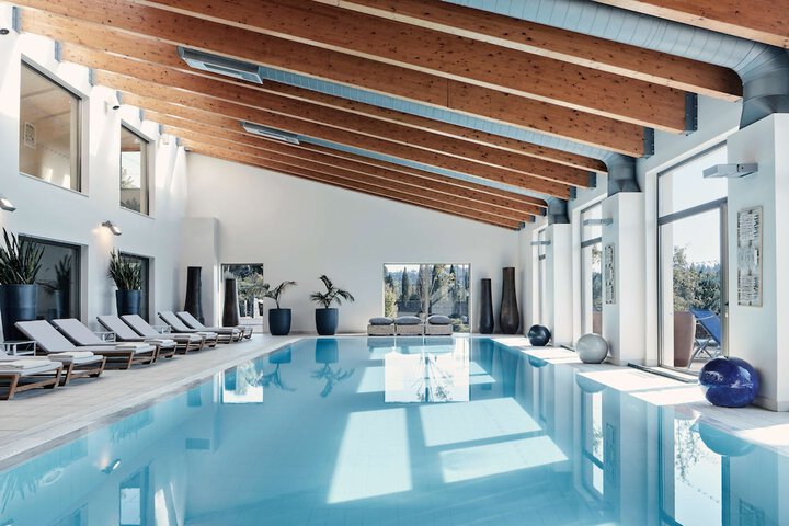 Pool 124 of 247