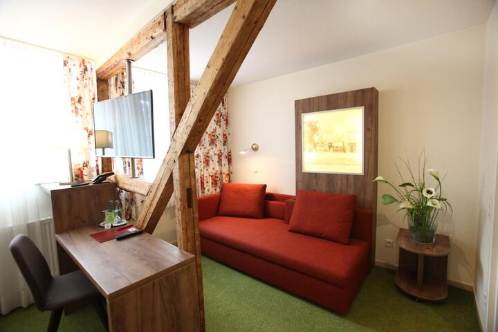 Room 20 of 33