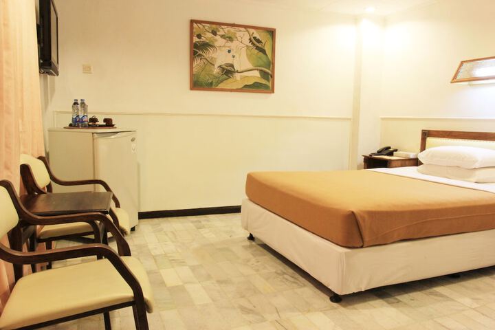 Room 16 of 40