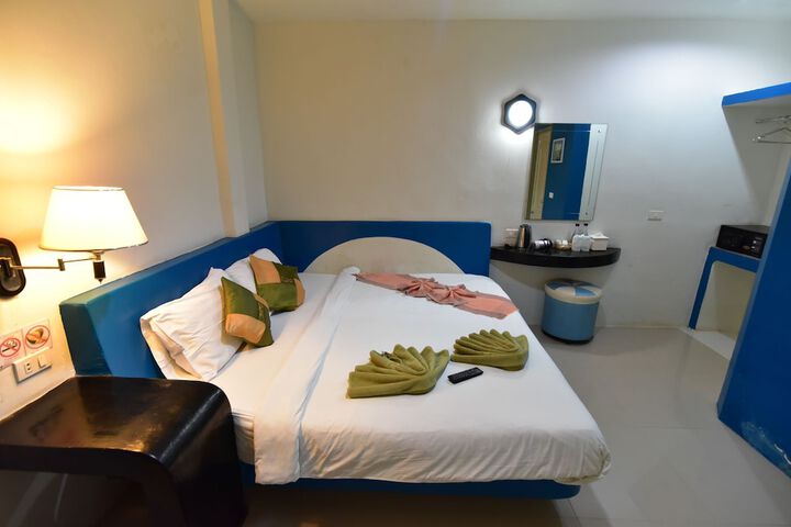Room 14 of 48