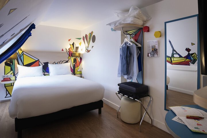 Room 9 of 62