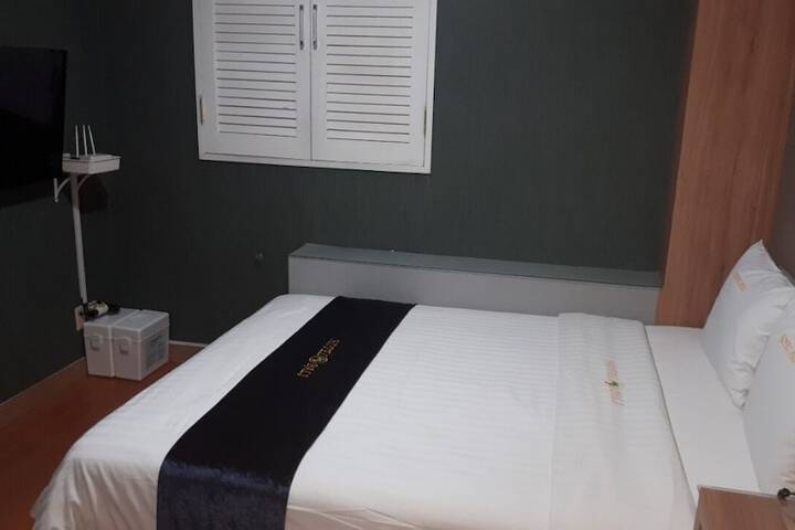 Room 10 of 40