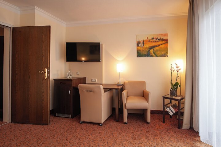 Room 18 of 80