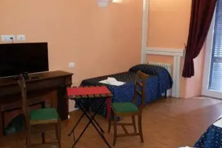 Room 5 of 50