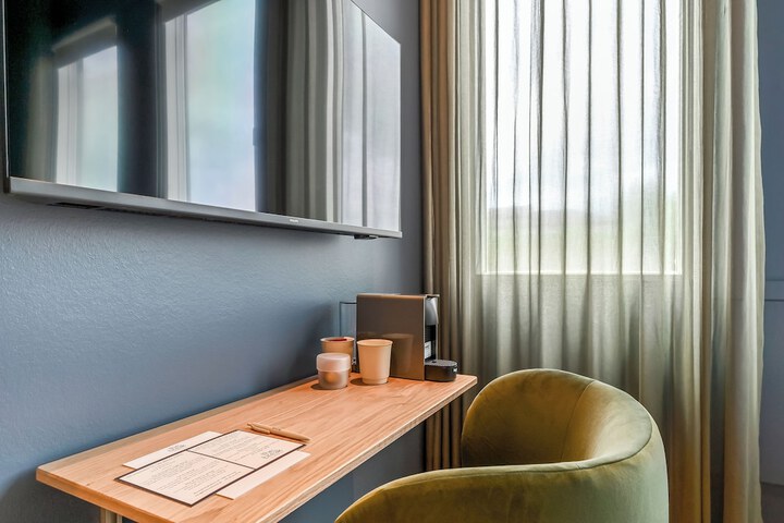 Room 7 of 40