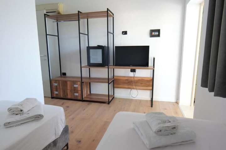 Room 12 of 50