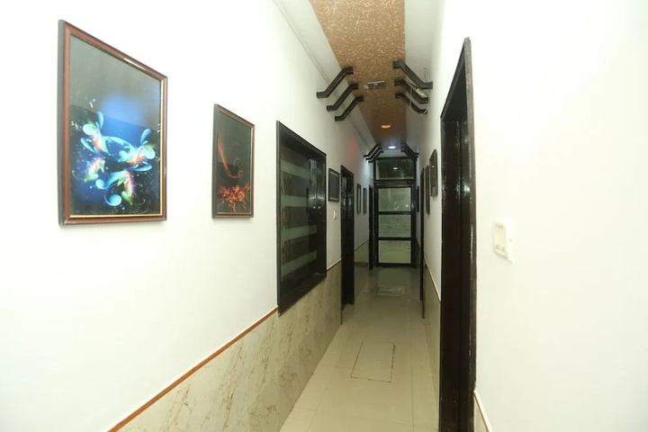 Room 8 of 11