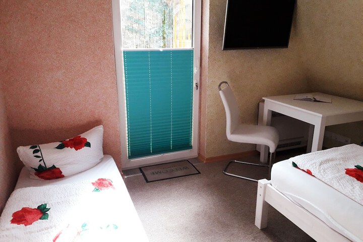 Room 10 of 20