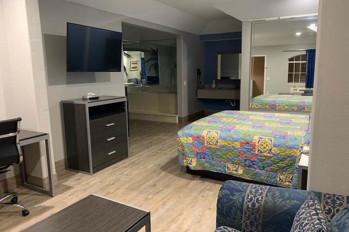 Room 4 of 17