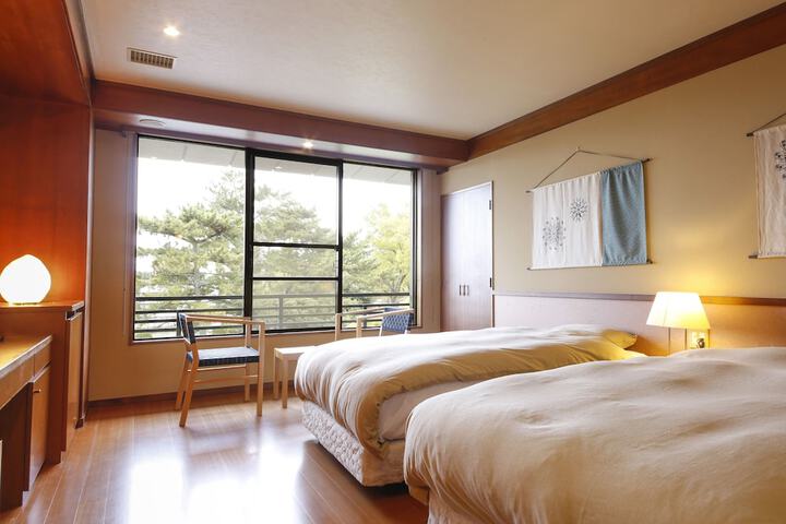 Room 10 of 97