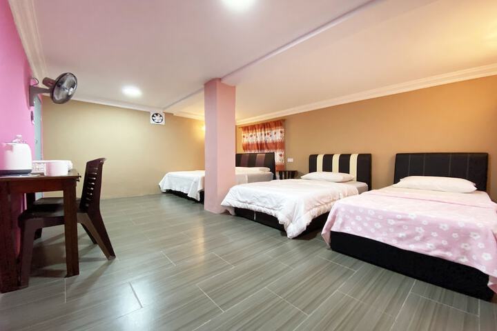 Room 10 of 29