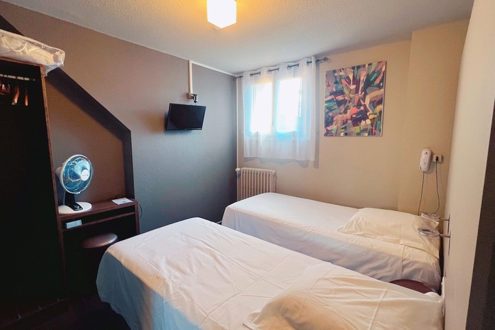Room 19 of 35