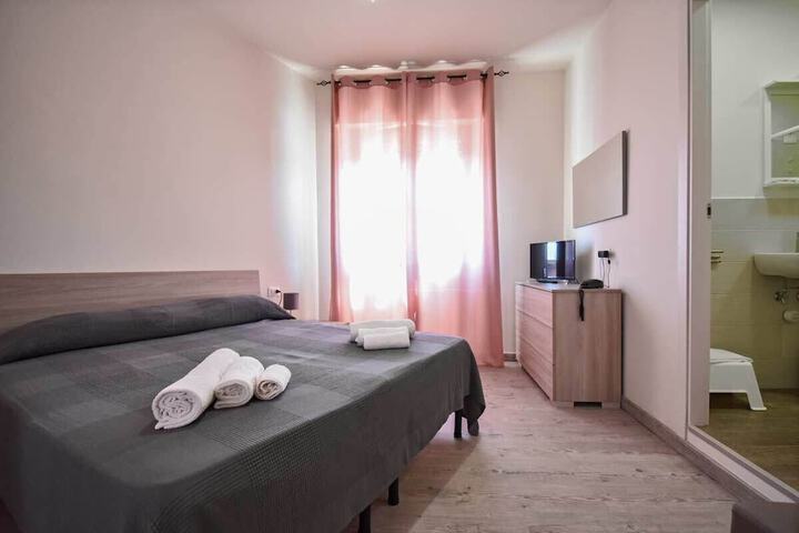 Room 2 of 9