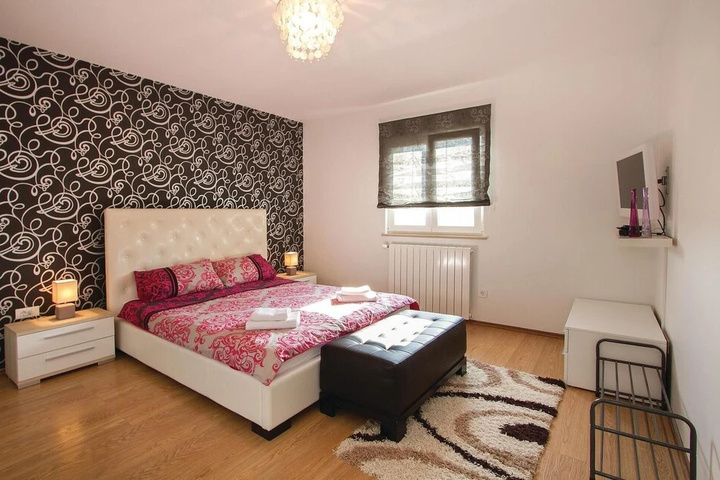 Room 3 of 16