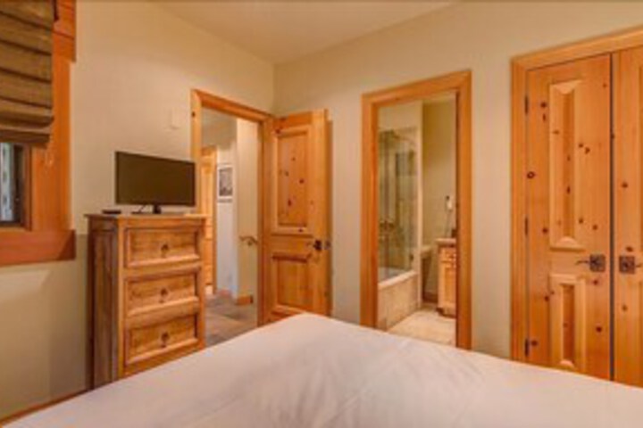 Room 33 of 34