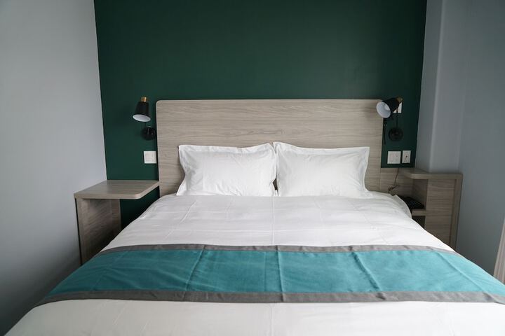 Comfort Queen Bed (11 of 11)