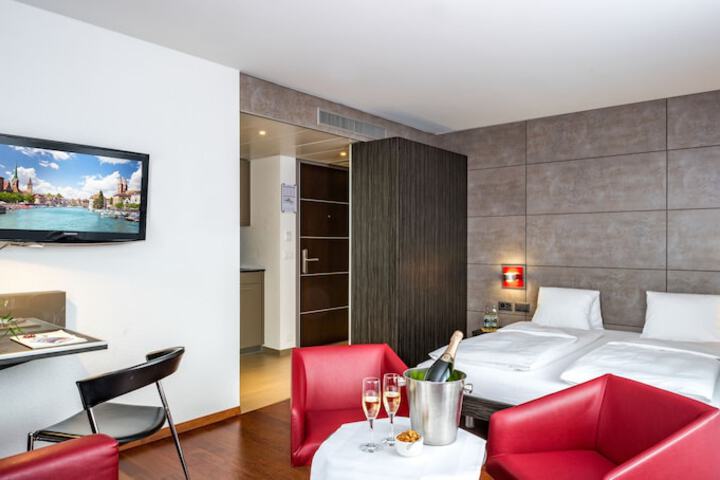 Room 6 of 40