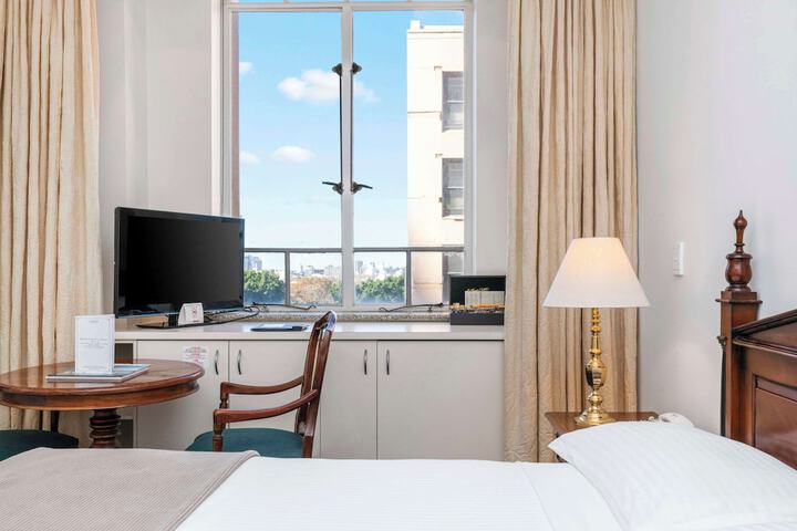 Room 30 of 79