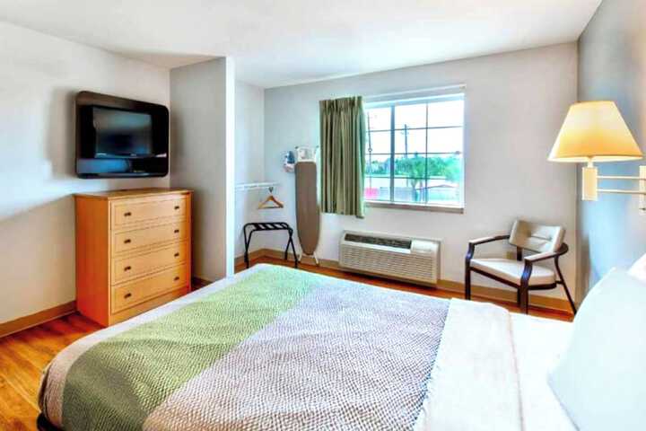 Room 9 of 26