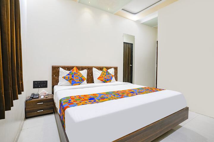 Room 9 of 25