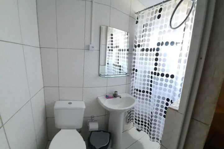Room 6 of 11