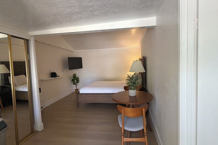 Room 34 of 137