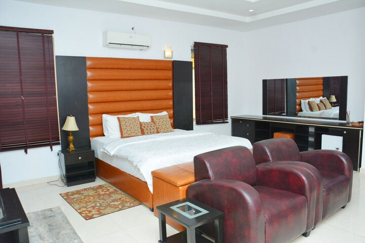 Room 4 of 24