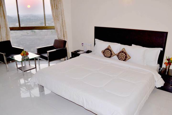 Room 4 of 11