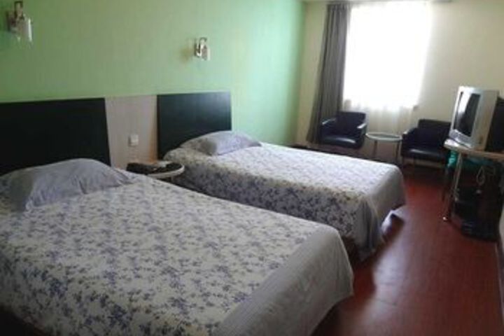Room 12 of 28