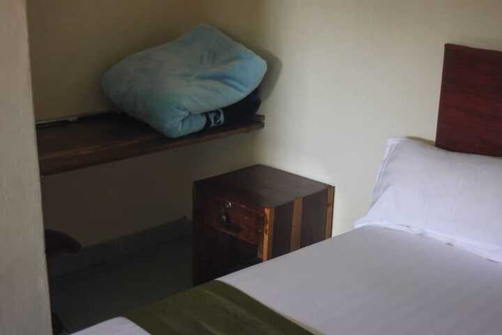 Room 6 of 34