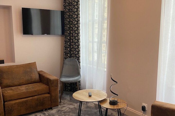 Room 28 of 137