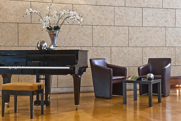 Entrance & Lobby