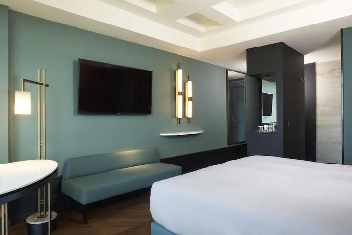 Room 41 of 147