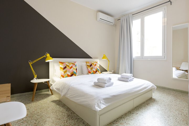 Room 5 of 18