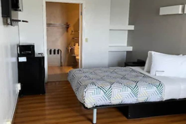 Room 8 of 19