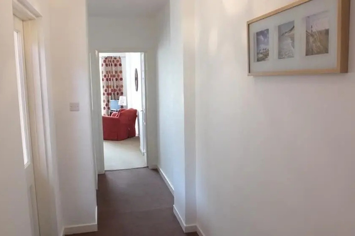 Room 6 of 8