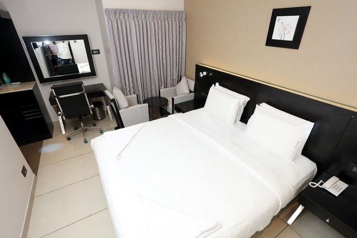 Room 4 of 25