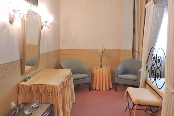 Room 26 of 48