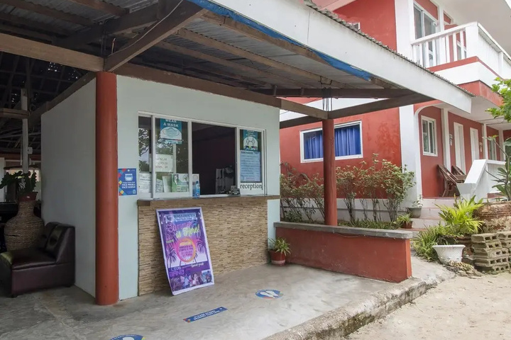 Vaccinated Staff OYO 853 Malapascua Beach & Di