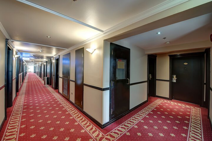 Ballroom/Hall 32 of 34