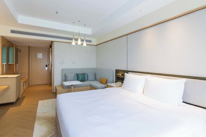 Room 22 of 65
