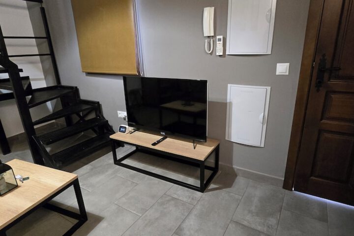 Room 42 of 86