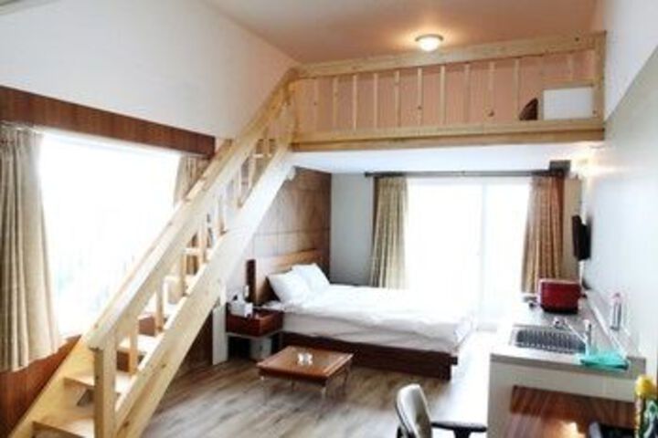 Room 16 of 25