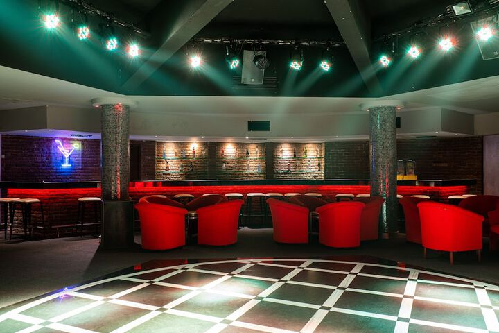 Lounge 167 of 242