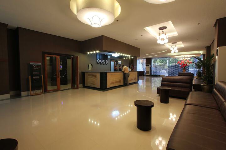 Entrance & Lobby