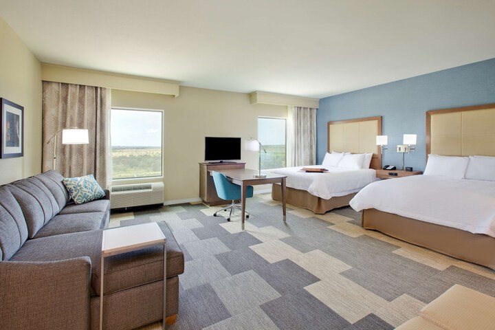 Room 6 of 25