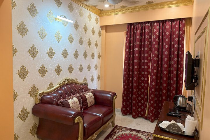 Room 21 of 32