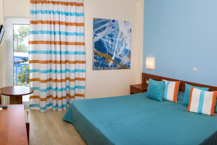 Room 8 of 36